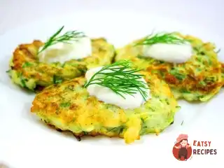 Кабачкові драники зі сметаною