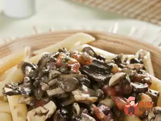 Швидке грибне рагу у вершковому соусі з чебрецем