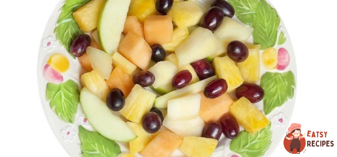 Салат з яблук, груш та дині з лікером