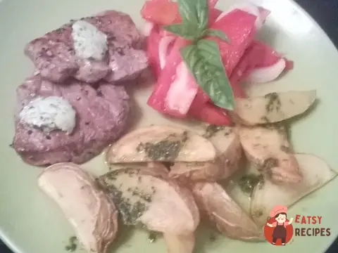 Медальйони з телятини із запеченою картоплею
