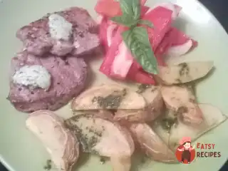 Медальйони з телятини із запеченою картоплею