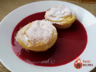 Сирники із рикотти з малиновим соусом