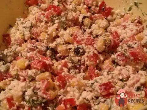 Сирний салат з овочами