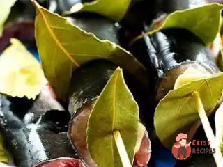 Тріска на шпажках з овочевим салатом