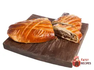 М'ясна кулеб'яка з грибами та гречкою