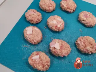Крок 11: Курячі котлети з беконом