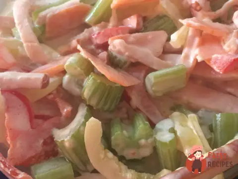 Салат із селери з грудкою індички
