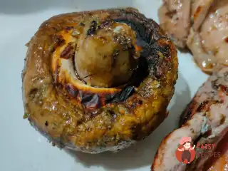 Шампіньйони з соусом песто на грилі