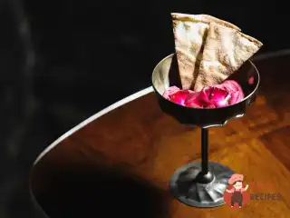 Буряковий хумус із тахіні