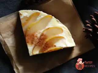 Кавовий торт з медовою грушею