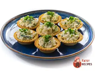 Тарталетки з куркою та свіжим огірком