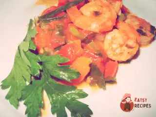 Креветки з овочами та зеленню