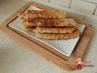 Палички з шинкою та сиром на сковороді