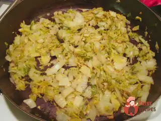 Тушкована пекінська капуста