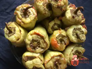 Фарширований перець болоньєзе із зеленою гречкою