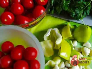 Помідори в маринаді із зелені