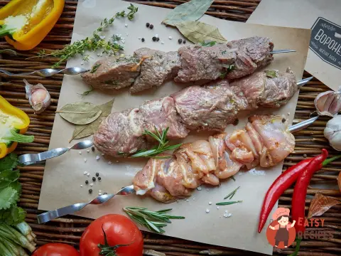 Шашлик з яловичини в маринаді з ківі