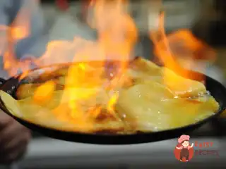 Вершкові млинці в апельсиновому соусі