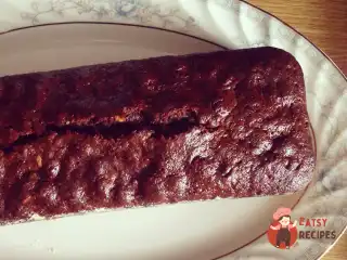 Шоколадно-медова пряник з родзинками та горіхами