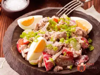 Салат з печінки тріски з маринадами