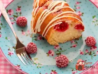 Ягідний кекс з глазур'ю