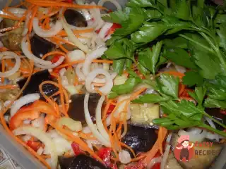 Баклажани по-корейськи з помідорами та болгарським перцем