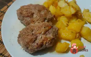 Тушковані курячі котлети з квасолею