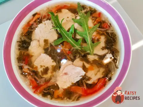 Кислі щі з куркою та індичкою