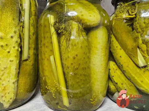 Огірки, мариновані з листям дуба та смородини