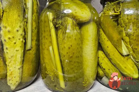 Огірки, мариновані з листям дуба та смородини