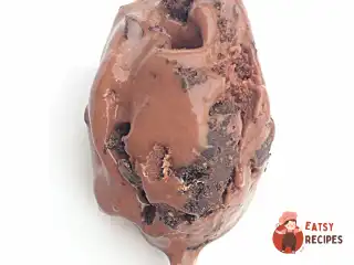 Морозиво з молочним шоколадом та шоколадним печивом