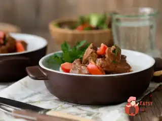 Гуляш із яловичини в мультиварці