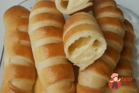Булочки з сиром та цукром
