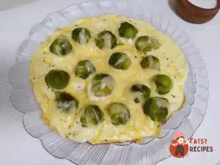 Омлет із брюссельською капустою