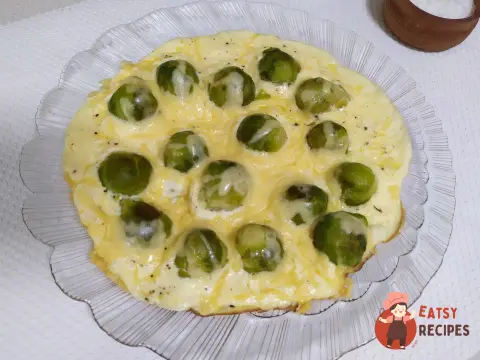 Омлет із брюссельською капустою