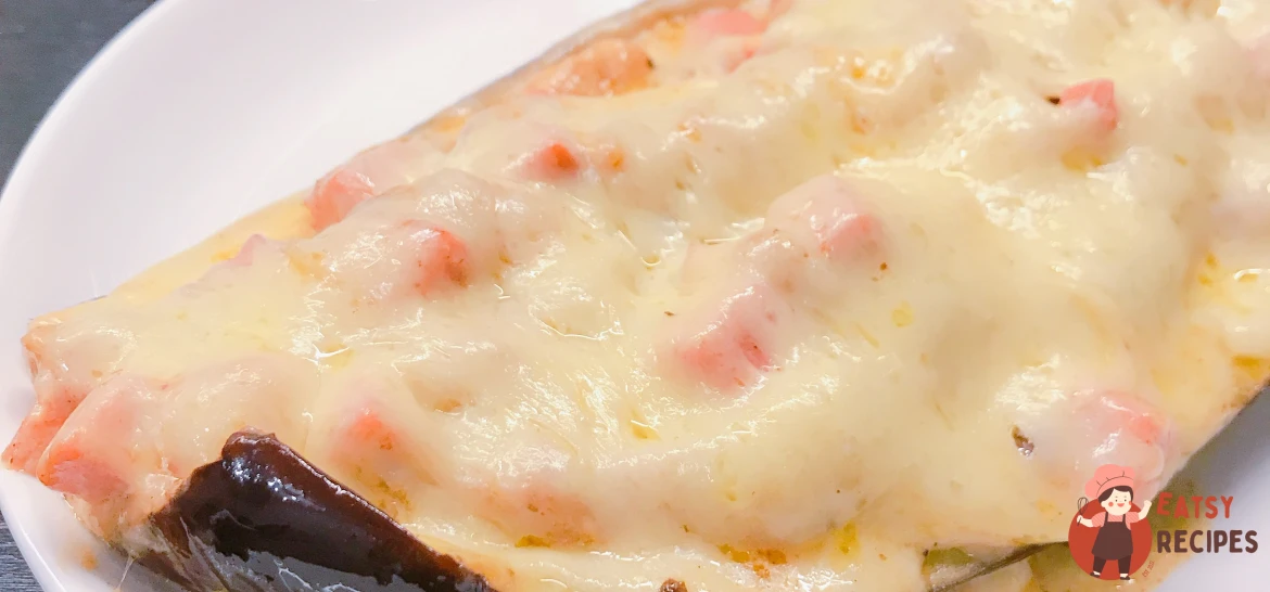 Баклажан, запечений з сиром та шинкою