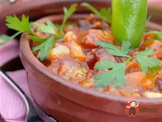 Гювеч з бараниною в горщику