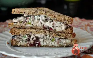 Салат З Курки З Естрагоном, Горіхами Пекан Та Журавлиною.