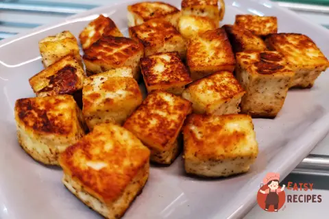 Адигейський сир на сковороді