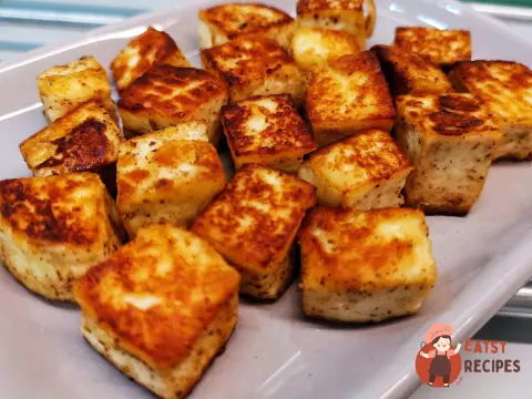 Адигейський сир на сковороді