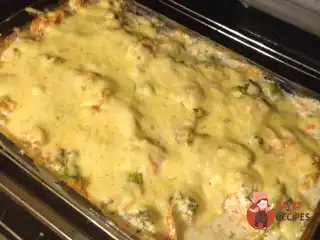 Куряче філе з броколі під сиром