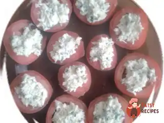Закуска з помідорів з сиром та часником