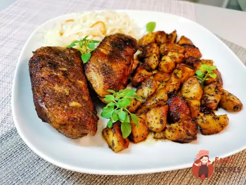 Качине філе зі смаженими яблуками