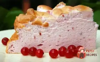 Повітряний Білковий Торт З Ягодами.