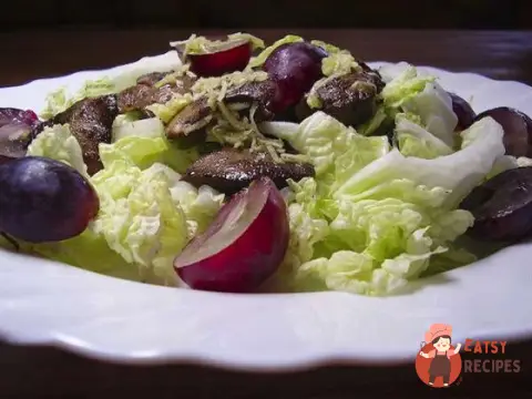 Теплий салат з курячою печінкою