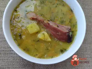 Суп із сочевиці з копченими реберцями