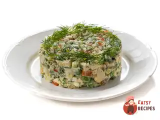 Класичний олів'є з куркою та свіжі огірки