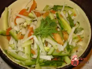Салат із редьки з овочами