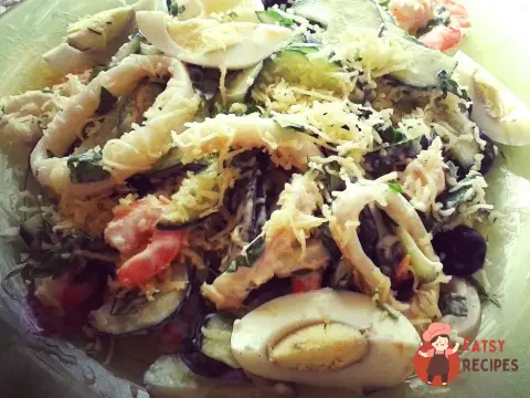 Салат морський із сиром та зеленню