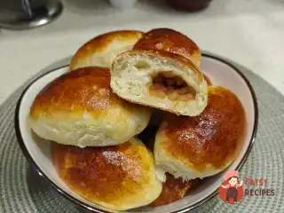 Пиріжки з яблуком та корицею